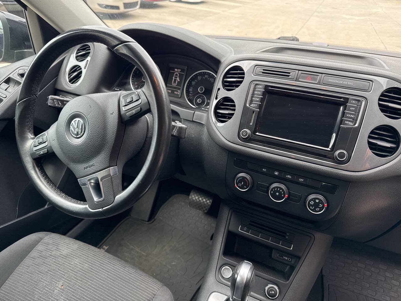 Used 2017 Volkswagen Tiguan S FWD image 19
