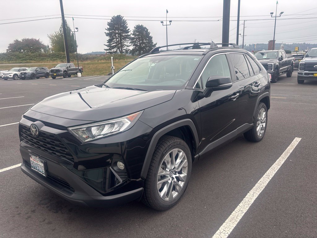 Used 2019 Toyota RAV4 XLE Premium w/ Cold Weather Package AWD/4WD image 10