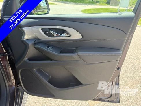 Used 2021 Chevrolet Traverse LT FWD image 29