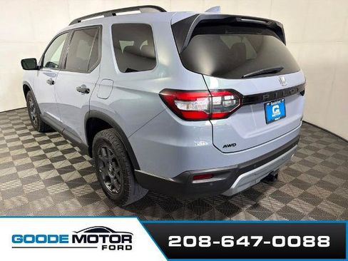 Used 2024 Honda Pilot TrailSport image 5