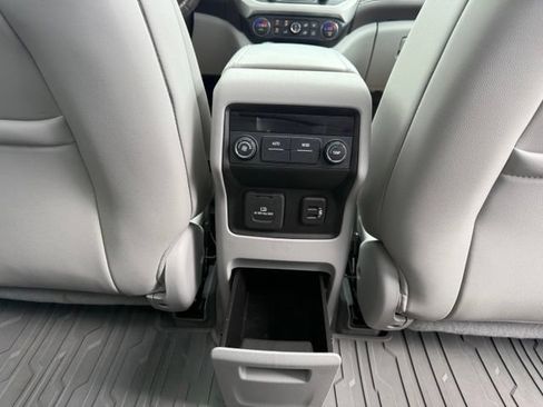 Used 2019 GMC Acadia SLT FWD image 18