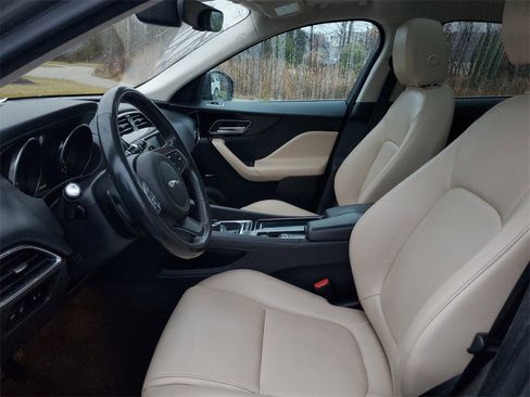 Used 2020 Jaguar F-PACE Premium image 7