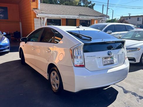 Used 2011 Toyota Prius Two FWD image 2
