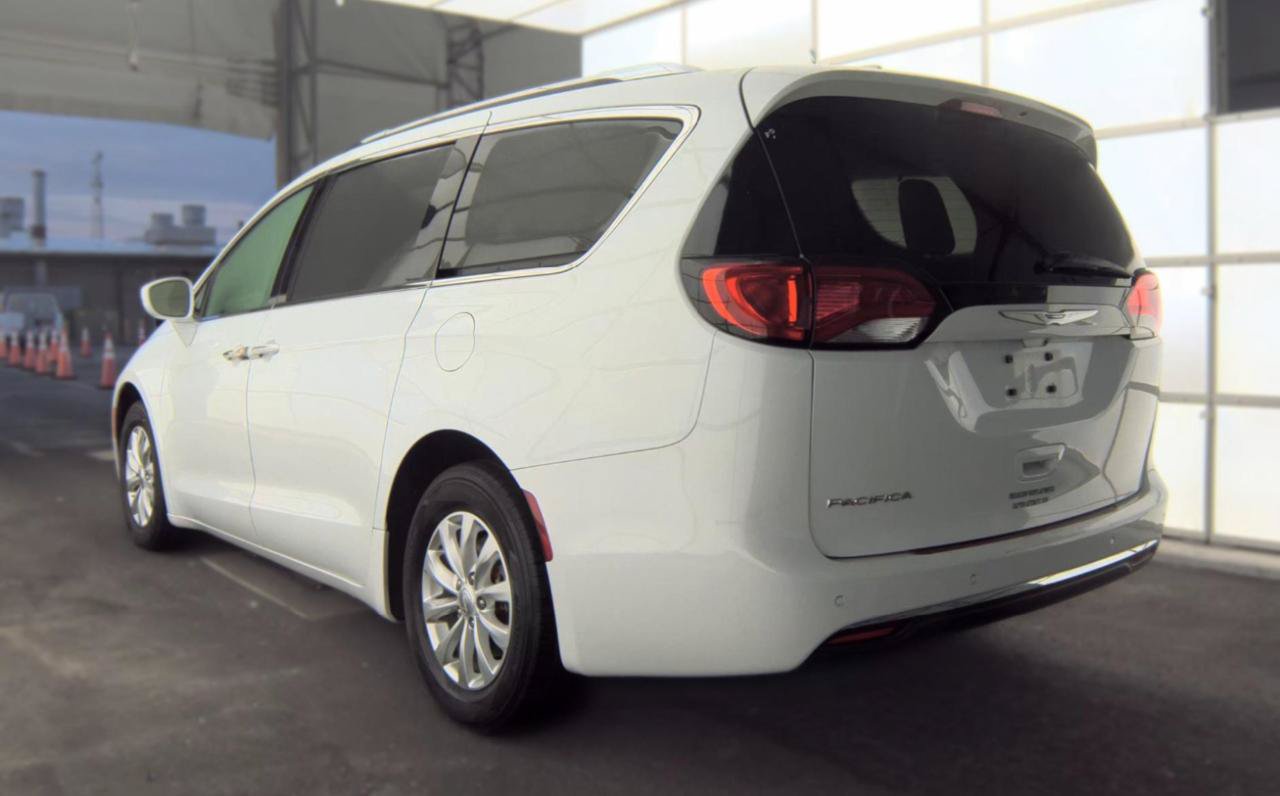 Used 2019 Chrysler Pacifica Touring-L FWD image 8