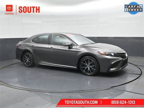 Used 2024 Toyota Camry SE image 4