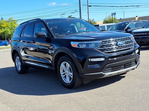 Used 2023 Ford Explorer XLT w/ Equipment Group 202A AWD/4WD image 6