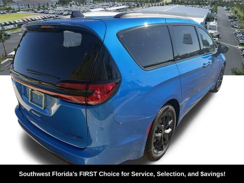 New 2026 Chrysler Pacifica Limited w/ S Appearance Package image 5