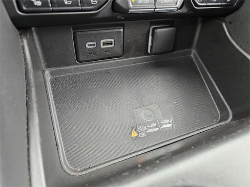 Used 2023 GMC Yukon XL SLT image 26