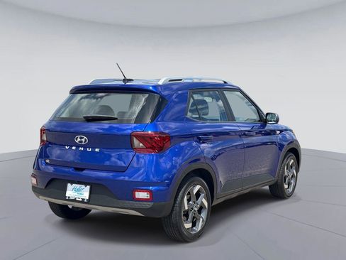 Used 2025 Hyundai Venue Limited FWD image 4