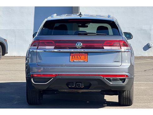 Used 2024 Volkswagen Atlas Cross Sport SE image 6