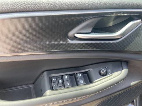 Used 2025 Jeep Grand Cherokee Laredo X w/ Luxury Tech Group I AWD/4WD image 13