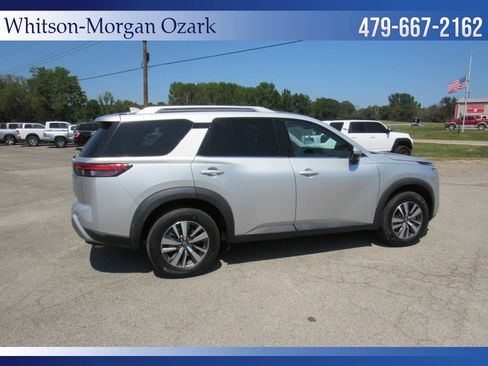 Used 2023 Nissan Pathfinder SL image 12