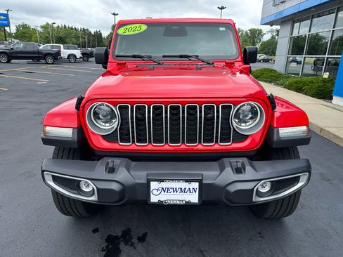 Used 2025 Jeep Wrangler Unlimited Sahara AWD/4WD image 12