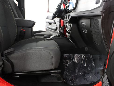 Used 2025 Jeep Wrangler Unlimited Sahara w/ Safety Group AWD/4WD image 19