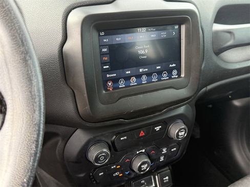 Used 2020 Jeep Renegade Altitude image 17