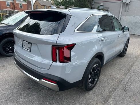 Used 2024 Kia Sorento S w/ Panoramic Sunroof Package FWD image 4