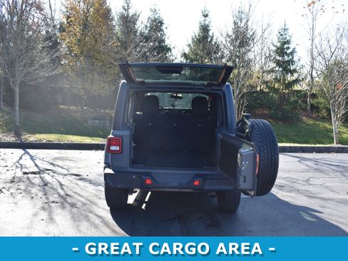 Used 2019 Jeep Wrangler Unlimited Sahara w/ Cold Weather Group image 23