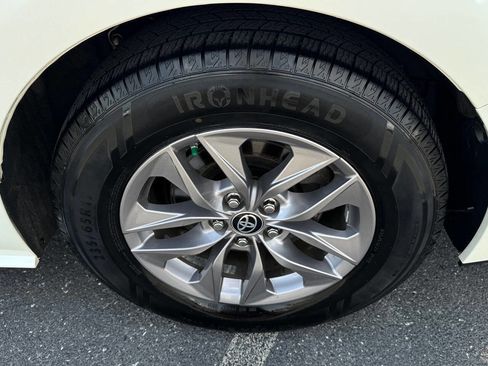 Used 2021 Toyota Sienna XLE AWD/4WD image 66