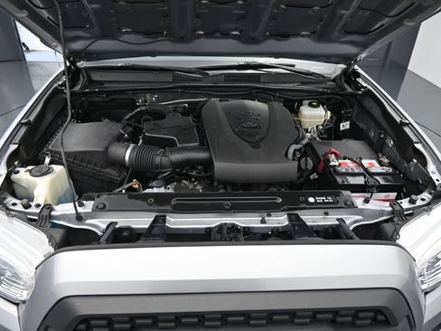 Used 2019 Toyota Tacoma TRD Off-Road AWD/4WD image 14