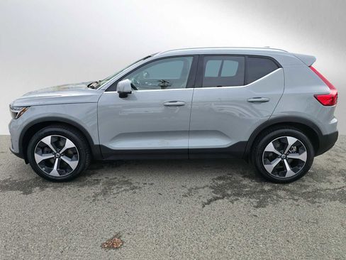 Used 2025 Volvo XC40 B5 Plus image 6
