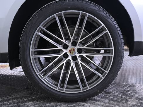Used 2026 Porsche Macan AWD/4WD image 12