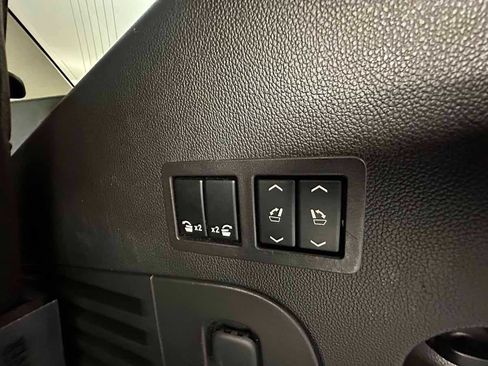 Used 2017 Cadillac Escalade Luxury AWD/4WD image 26