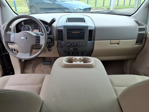 Used 2009 Nissan Titan XE w/ XE Popular Equipment Pkg AWD/4WD image 5