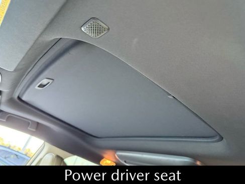 Used 2023 Toyota Sienna Limited image 18