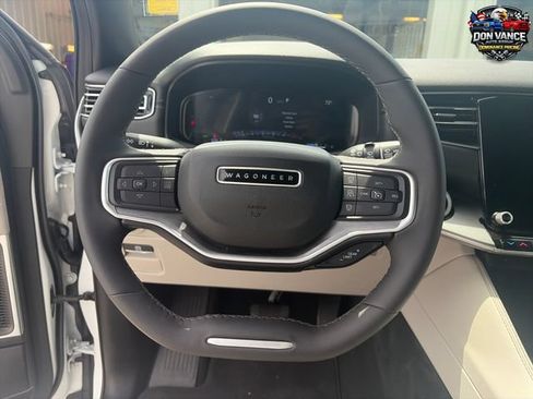 Used 2025 Jeep Wagoneer 4WD image 15