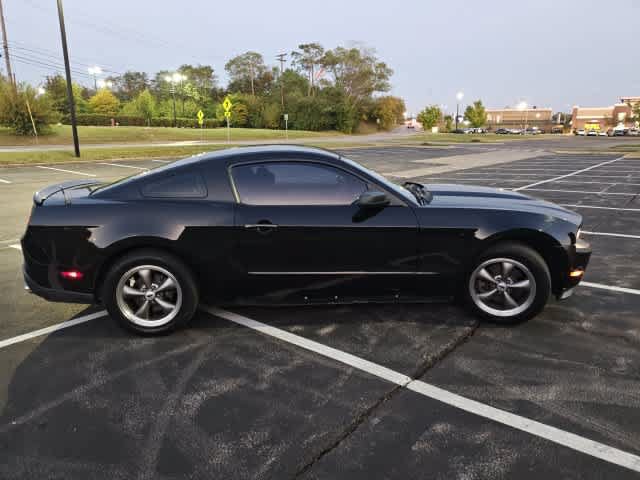 Used 2011 Ford Mustang Coupe w/ 101A Rapid Spec Order Code RWD image 4