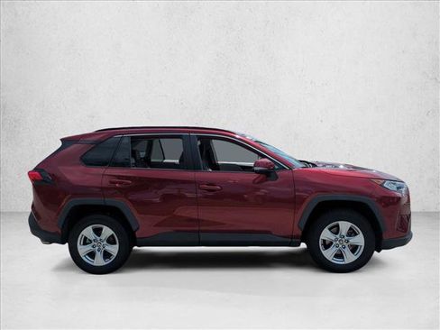 Used 2021 Toyota RAV4 XLE w/ Convenience Package FWD image 4