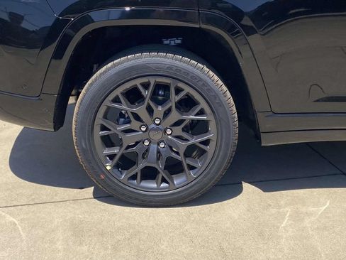 New 2026 Jeep Grand Cherokee Summit w/ Obsidian Package AWD/4WD image 38