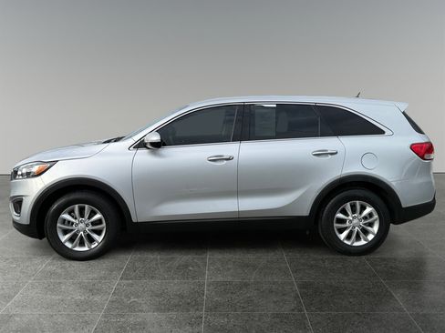 Used 2018 Kia Sorento L FWD image 24