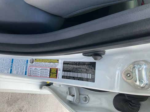 Used 2021 Toyota Camry XLE image 37