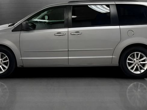 Used 2017 Dodge Grand Caravan SXT w/ Quick Order Package 29G SXT FWD image 8