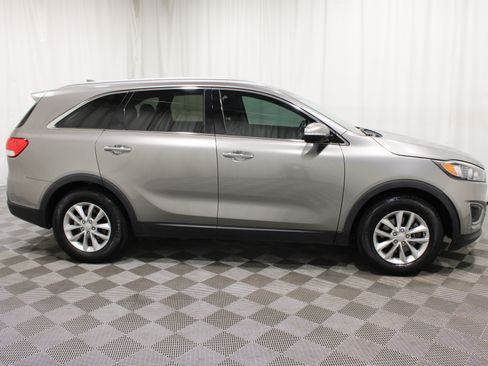 Used 2017 Kia Sorento AWD w/ LX Convenience Package image 28