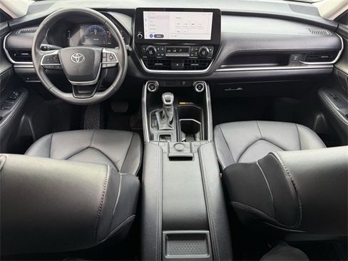 Used 2025 Toyota Grand Highlander AWD image 10