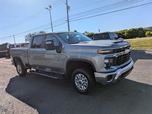 Used 2025 Chevrolet Silverado 2500 LT w/ Convenience Package AWD/4WD image 9