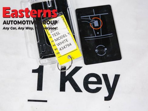 Used 2022 Tesla Model Y Long Range AWD/4WD image 22