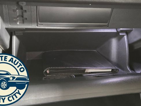 Used 2022 Volkswagen Tiguan SE w/ Panoramic Sunroof Package AWD/4WD image 19