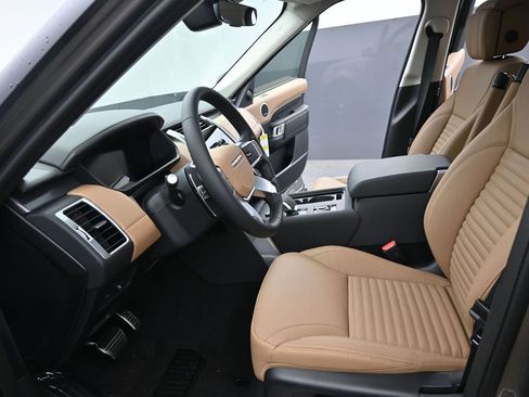 New 2025 Land Rover Discovery Metropolitan Edition AWD/4WD image 23