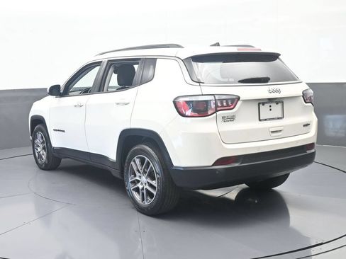 Used 2020 Jeep Compass Latitude FWD image 4