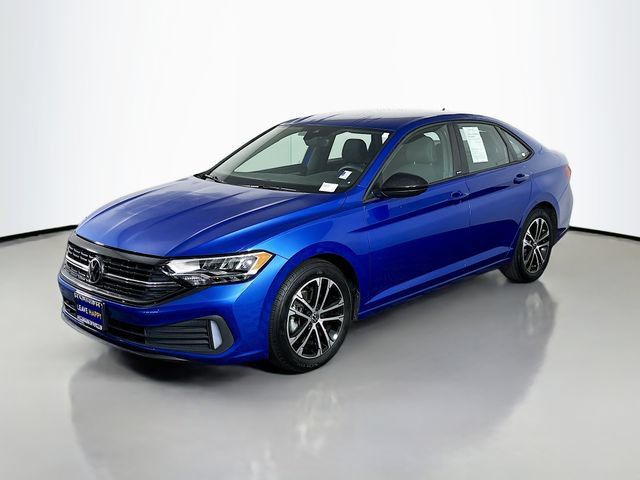Used 2024 Volkswagen Jetta Sport FWD image 3