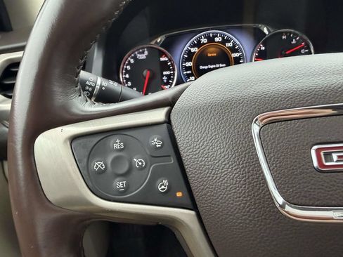 Used 2019 GMC Acadia Denali w/ Technology Package AWD/4WD image 33