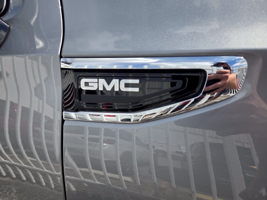 Used 2024 GMC Yukon SLT w/ SLT Luxury Package RWD image 6