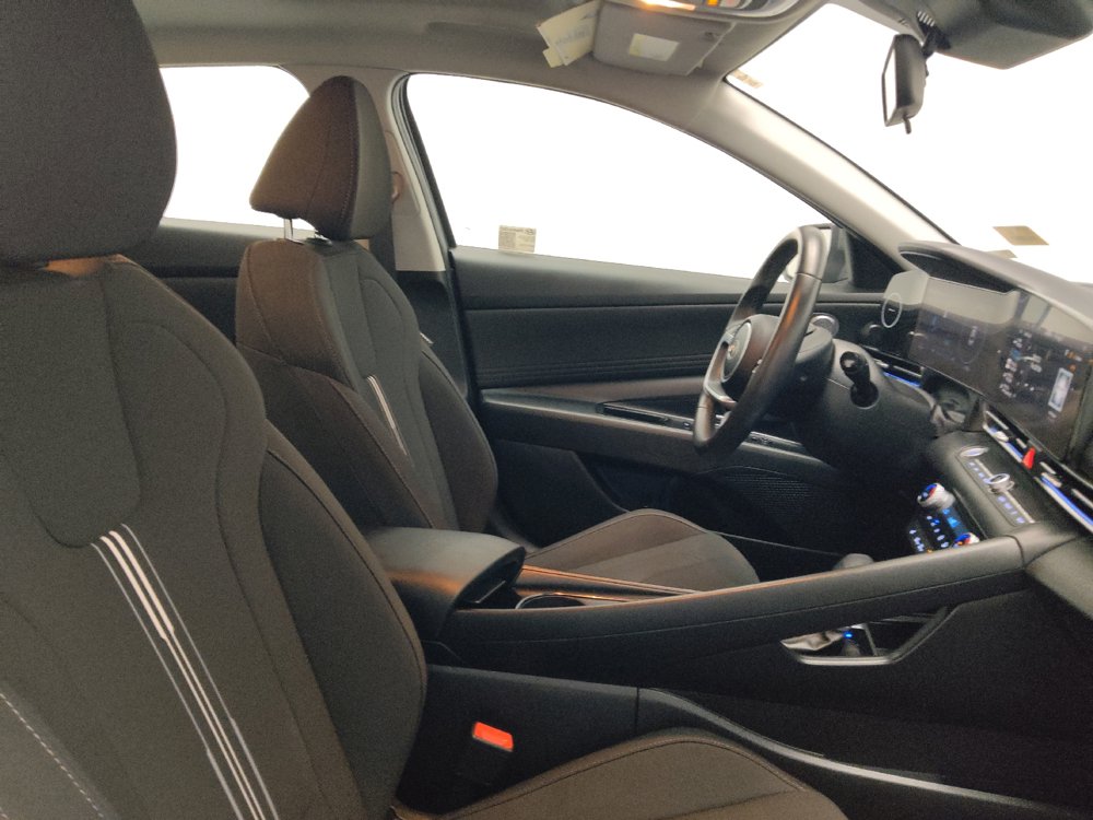 Used 2025 Hyundai Elantra SEL FWD image 21