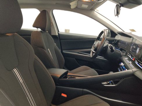 Used 2025 Hyundai Elantra SEL FWD image 21