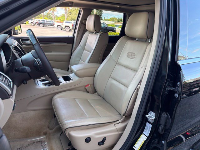Used 2017 Jeep Grand Cherokee Overland w/ Jeep Active Safety Group RWD image 12