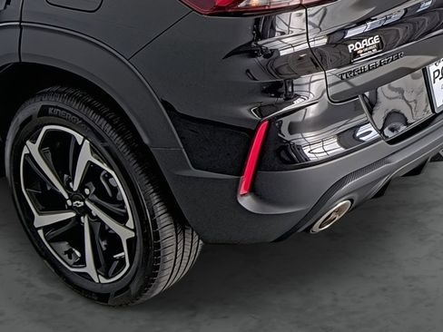 Used 2023 Chevrolet TrailBlazer RS w/ Sun and Liftgate Package image 9