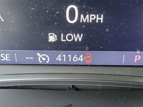 Used 2023 Chevrolet Traverse LT image 25